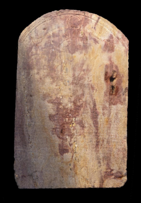 Η νέα στήλη με την μονόγλωσση επιγραφή του Κανώπειου Διατάγματος. Φωτογραφία: Υπουργείο Τουρισμού και Αρχαιοτήτων της Αιγύπτου