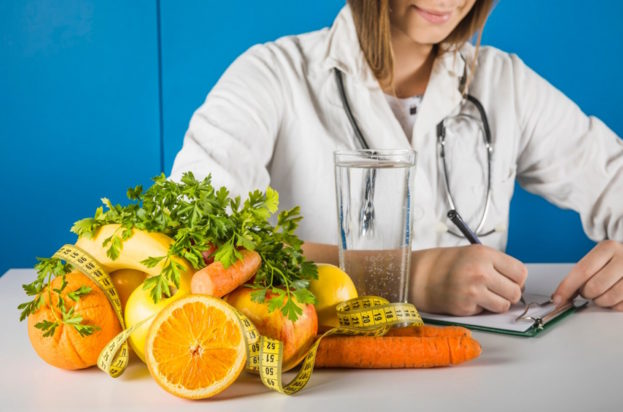 Κάπνισμα: 5 τροφές που βοηθούν στην αποκατάσταση της βλάβης στους πνεύμονες, σύμφωνα με γιατρό