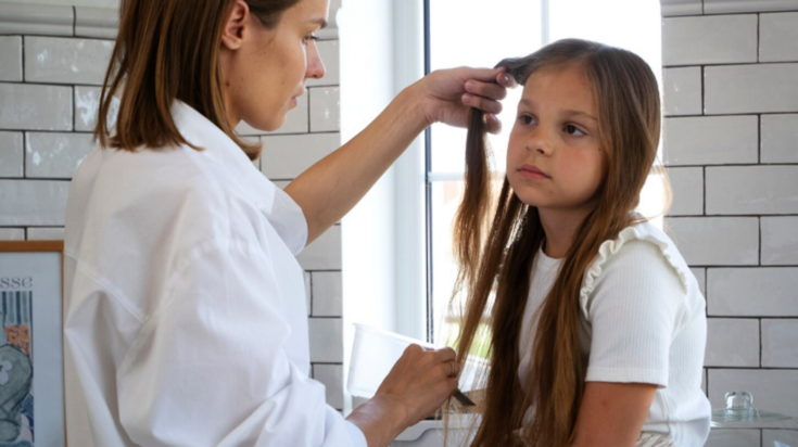 Ψείρες: Γιατρός μοιράζεται ένα κόλπο που θα εμποδίσει την επιστροφή τους στα μαλλιά του παιδιού σας