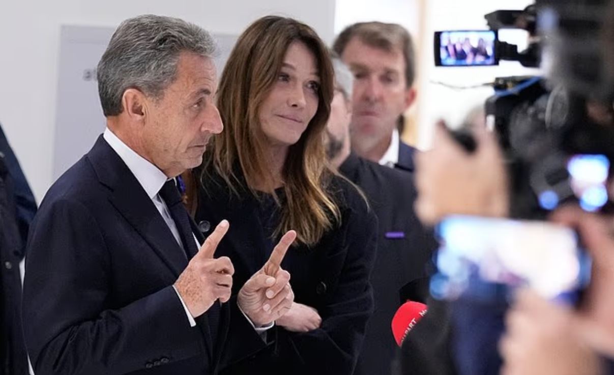 Σαρκοζί: «Θα κοιμηθώ στην φυλακή με το κεφάλι ψηλά» – Γιατί δεν οδηγήθηκε σήμερα στα κρατητήρια