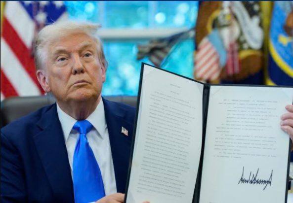 ΤΡΑΜΠ ΥΠΟΓΡΑΦΗ ΒΙΖΑ