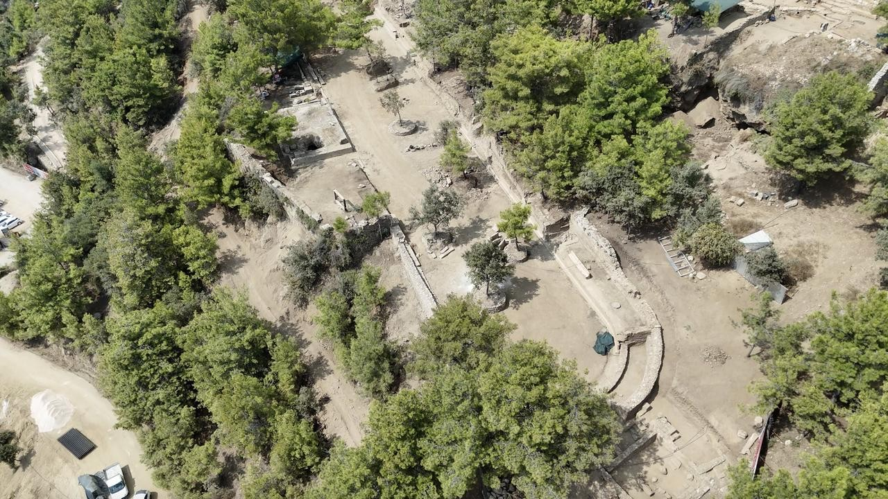 Εναέρια λήψη του σταδίου ηλικίας 1.800 ετών που ανακαλύφθηκε στη Σύεδρα της Αττάλειας. Φωτογραφία: ΑΑ