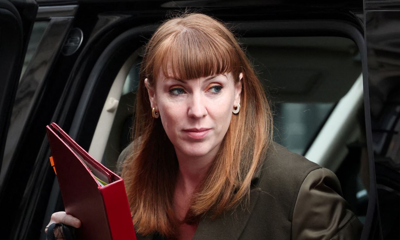 Βρετανία: Παραιτήθηκε η αντιπρόεδρος της κυβέρνησης, Άντζελα Ρέινερ – Το «σκάνδαλο» φοροδιαφυγής της πιθανής διαδόχου του Στάρμερ