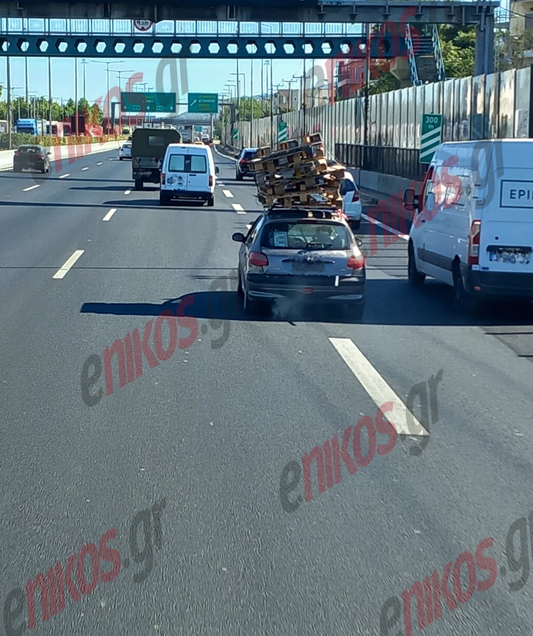 Αυτοκίνητο, παλέτες, Αττική Οδός