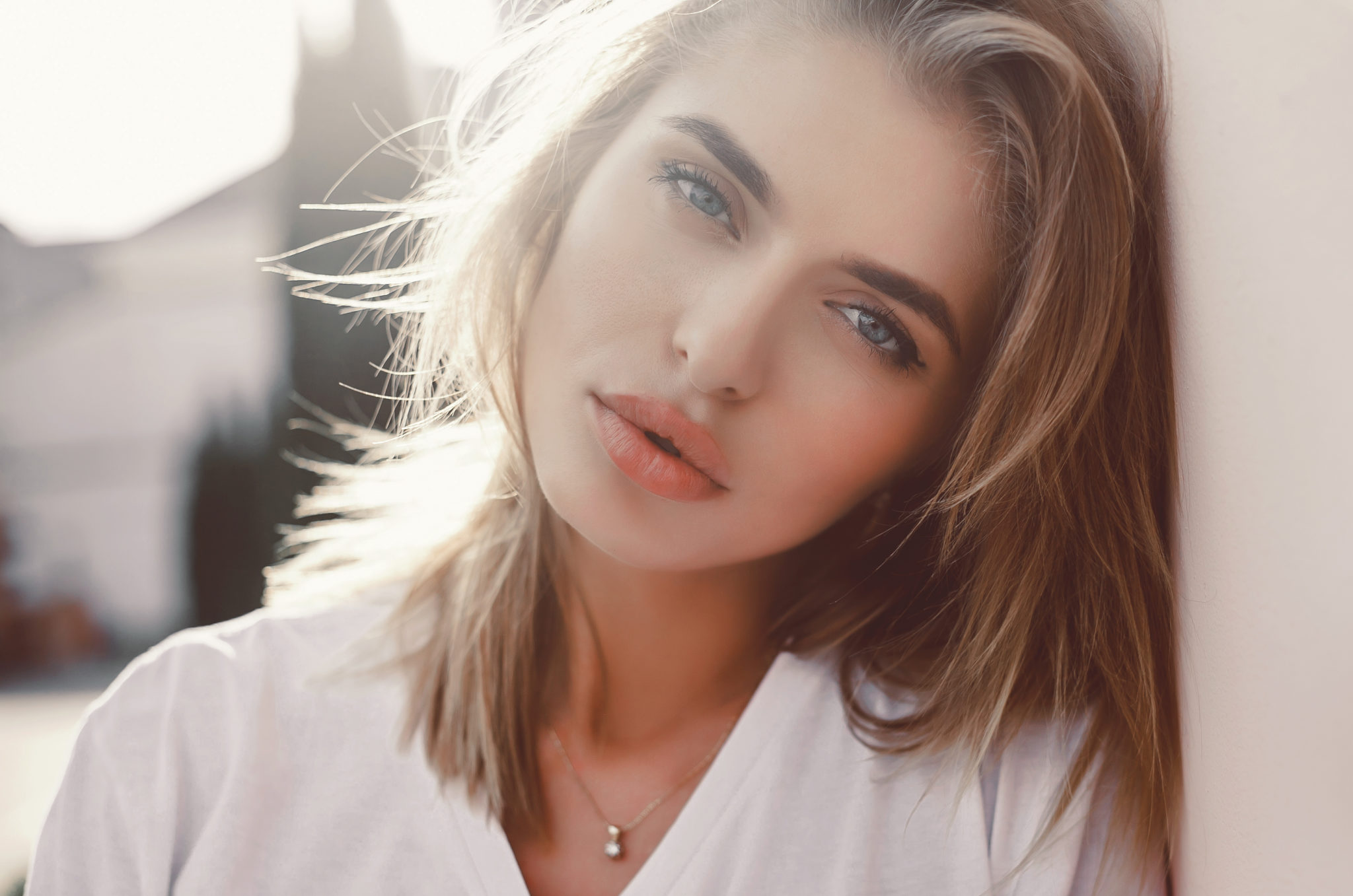 O αρραβωνιαστικός της έχει μια περιουσία σε καταπίστευμα, αλλά την αφήνει να πληρώνει όταν βγαίνουν. Φωτογραφία: Freepik