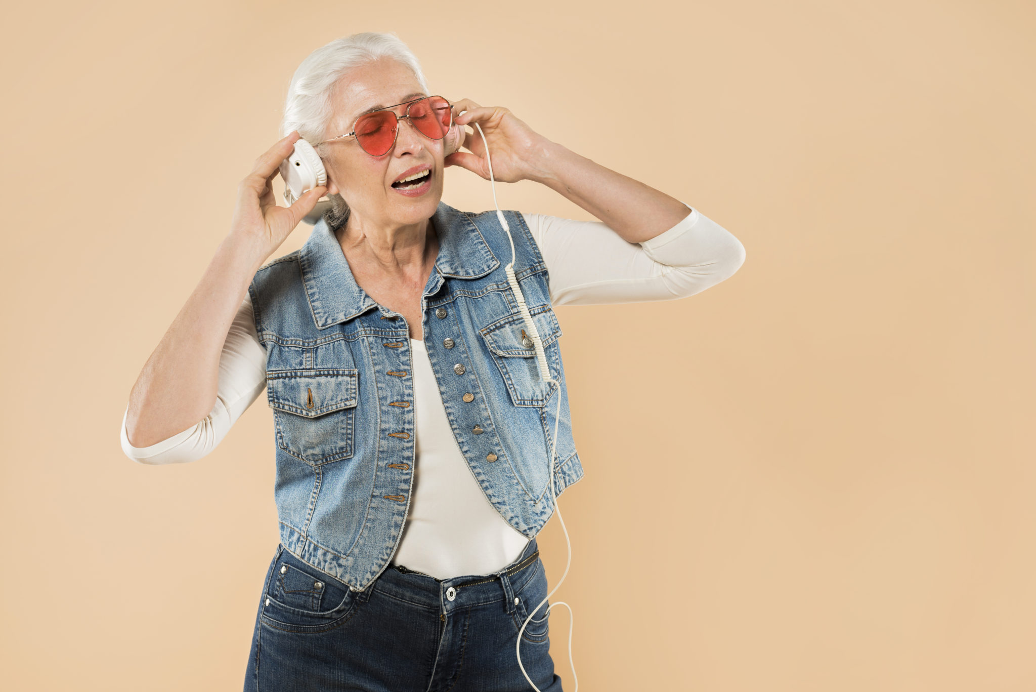 Γυναίκα 87 ετών έχασε 83 κιλά σε ένα χρόνο με γιόγκα - Κάποτε ζύγιζε 123 κιλά, τώρα εκτελεί σύνθετες ασκήσεις χωρίς κόπο