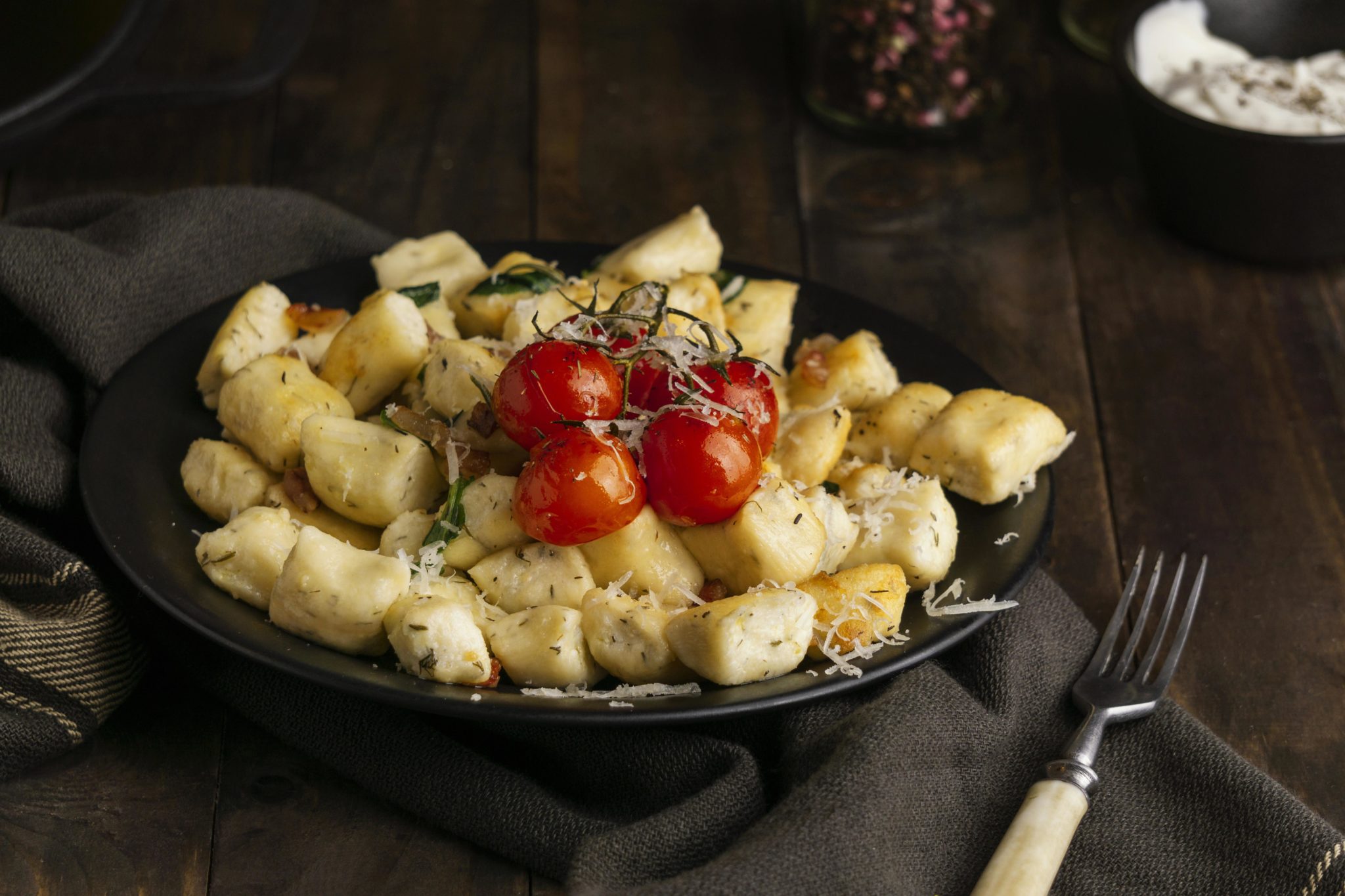 Συνταγή για καλαμαράτα δύο αστέρων Michelin καλαμαράτα του Giuseppe Mancino: το πιάτο που έφερε τους κριτικούς στη Viareggio. Φωτογραφία: Freepik