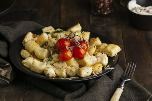 Συνταγή για καλαμαράτα δύο αστέρων Michelin καλαμαράτα του Giuseppe Mancino: το πιάτο που έφερε τους κριτικούς στη Viareggio. Φωτογραφία: Freepik