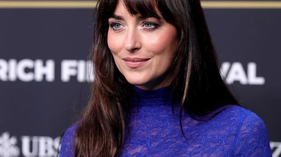 Ντακότα Τζόνσον στον Λάνθιμο: «Υπάρχουν κι άλλες ηθοποιοί εκτός από την Έμα Στόουν»