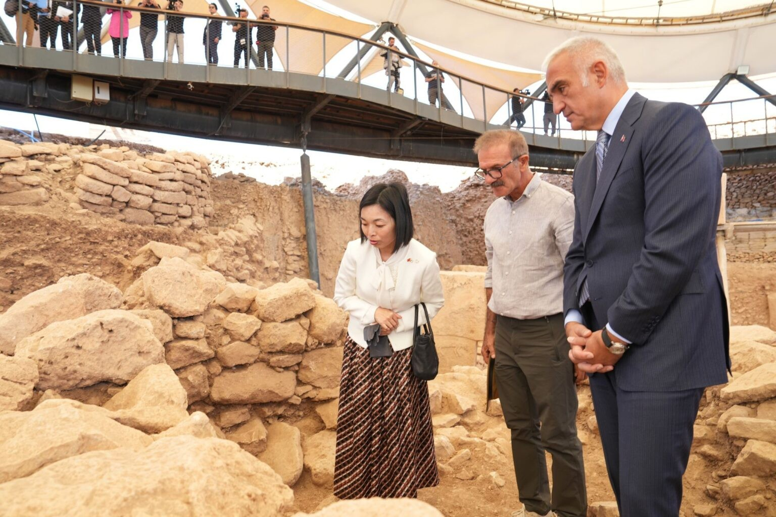 Ο Τούρκος υπουργός πολιτισμού με την πριγκίπισσα Akiko της Ιαπωνίας. Φωτογραφία: Τουρκικό υπουργείο πολιτισμού