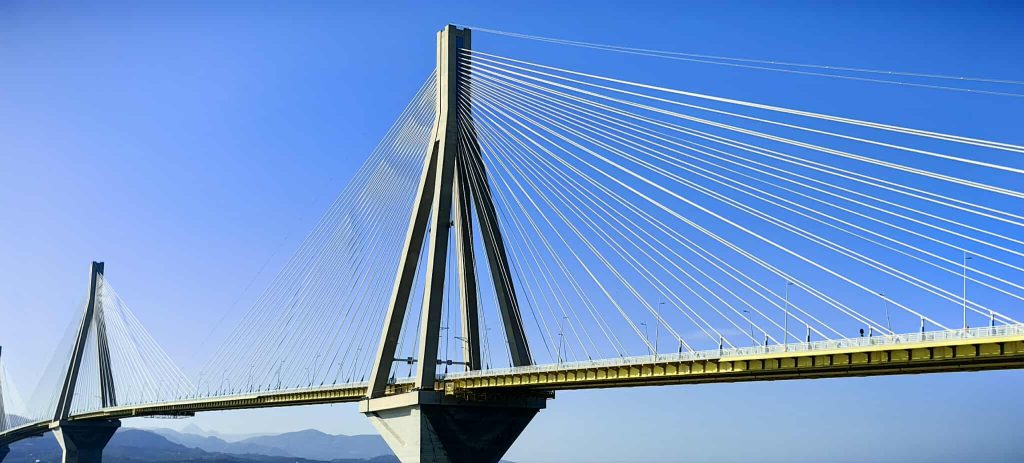 Αλπινιστές επιθεωρούν τη Γέφυρα Ρίου Αντιρρίου