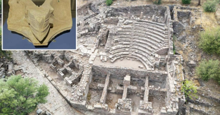 Σπάνιο ηλιακό ρολόι 2.200 ετών ανακαλύφθηκε σε αρχαία ελληνική πόλη - Τι μαρτυρούν τα σύμβολα που έδιωχναν το «κακό μάτι»