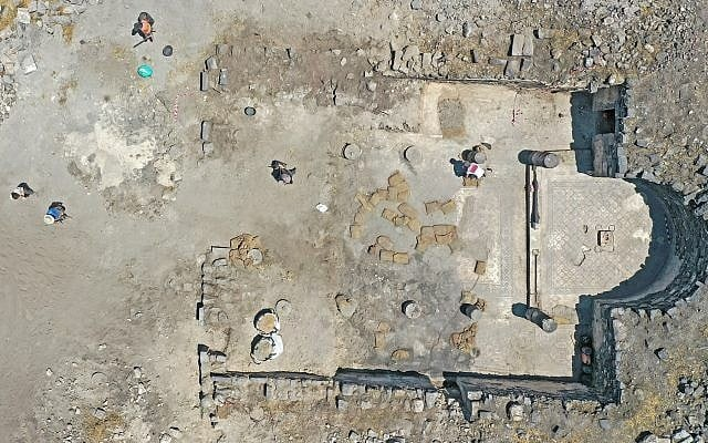 Εναέρια λήψη της “Καμμένης Εκκλησίας” στο πλαίσιο του ανασκαφικού προγράμματος “Ίππος – Αντιόχεια”. Φωτογραφία: Αρχαιολογικό πάρκο Sussita