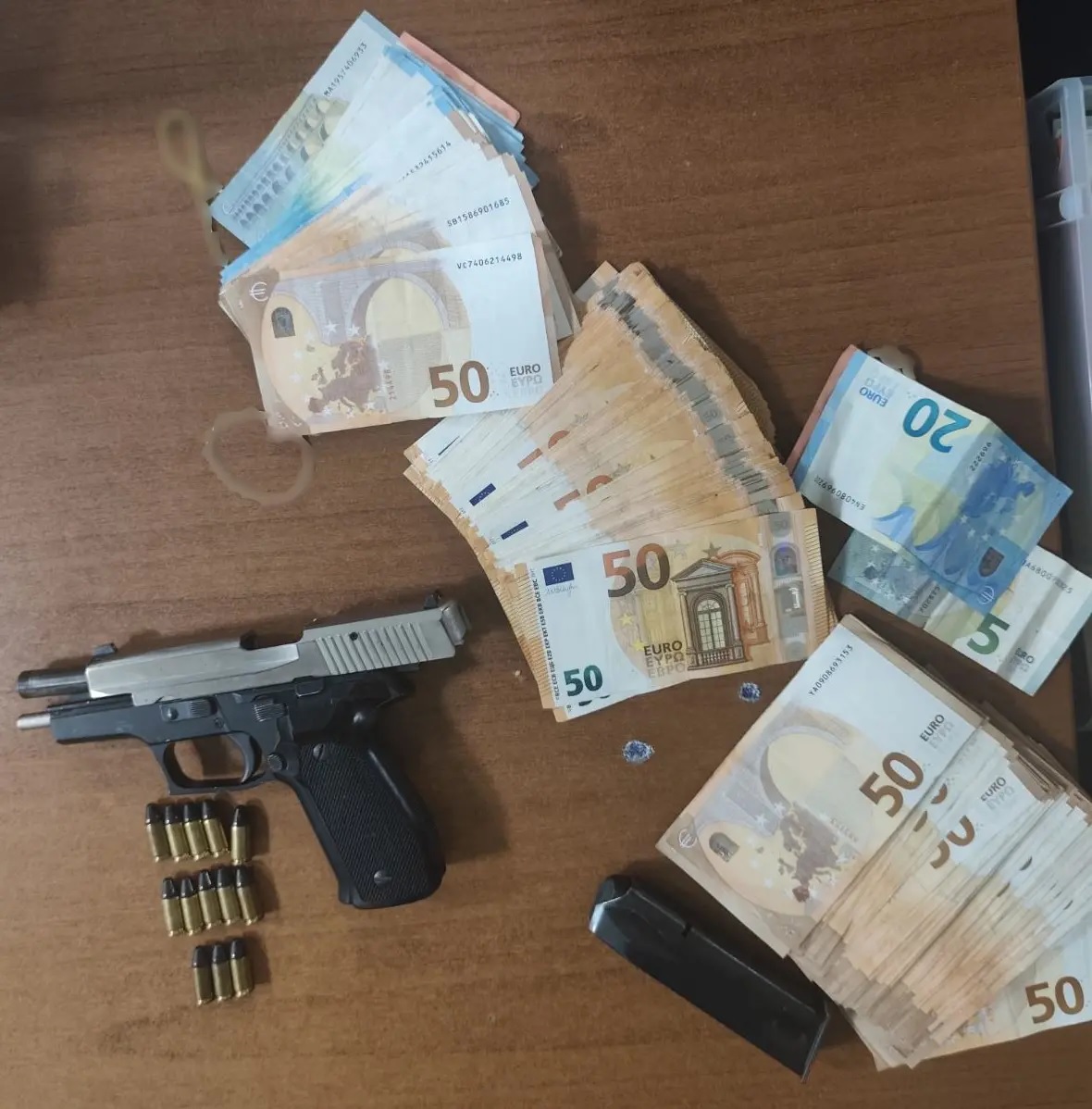 Καλλιθέα, παράνομο καζίνο