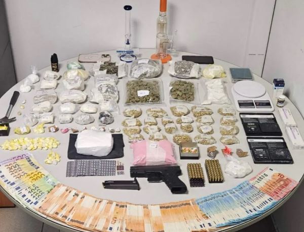 Θεσσαλονίκη: Συνελήφθη 47χρονος για κατοχή ναρκωτικών και όπλων – ΦΩΤΟ και ΒΙΝΤΕΟ 