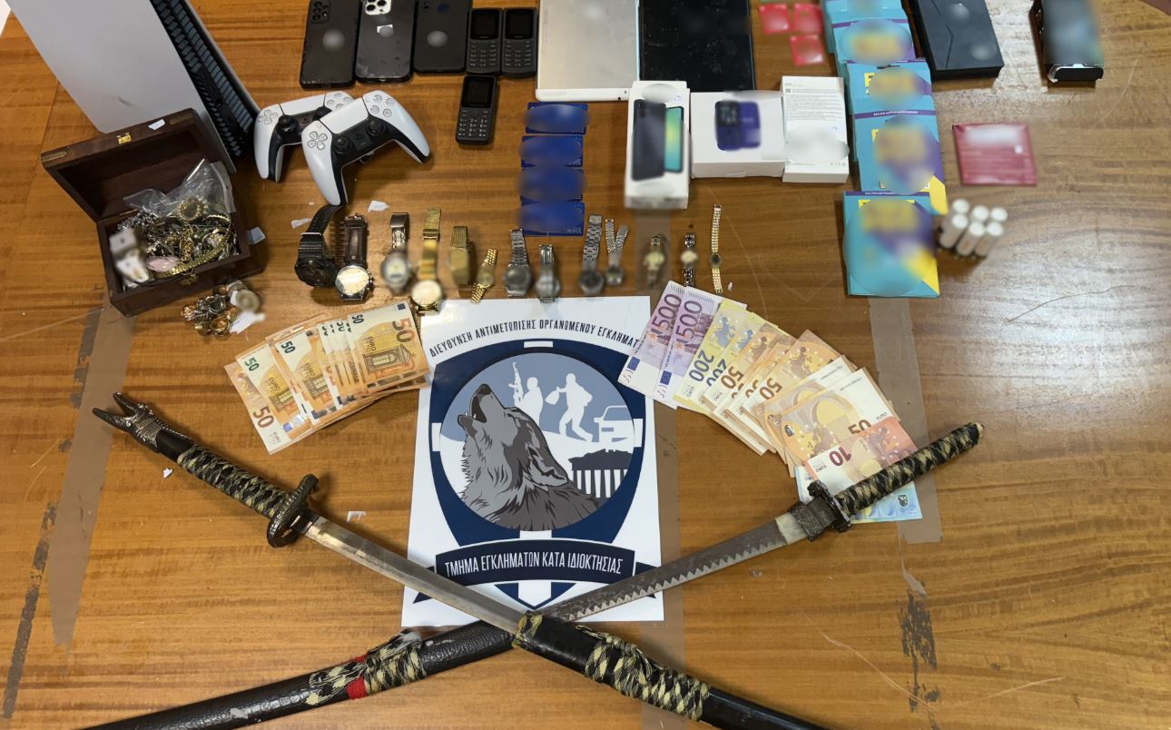 Συμμορία απατεώνων εξαπατούσε ηλικιωμένους σε Αττική και Θεσσαλονίκη – Τους προσέγγιζαν όταν επέστρεφαν από τις αγορές τους