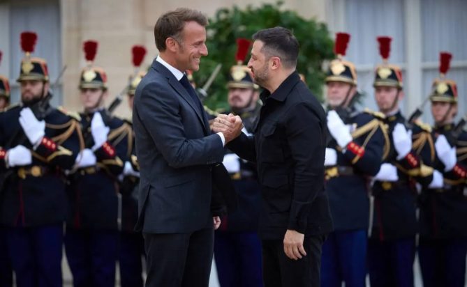 Εμανουέλ Μακρόν Βολοντίμιρ Ζελένσκι