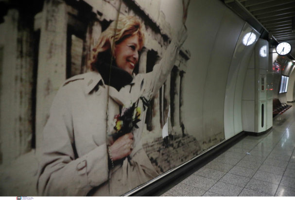 Μελίνα Μερκούρη, Μετρό, Σύνταγμα, αφίσα, βανδαλισμός