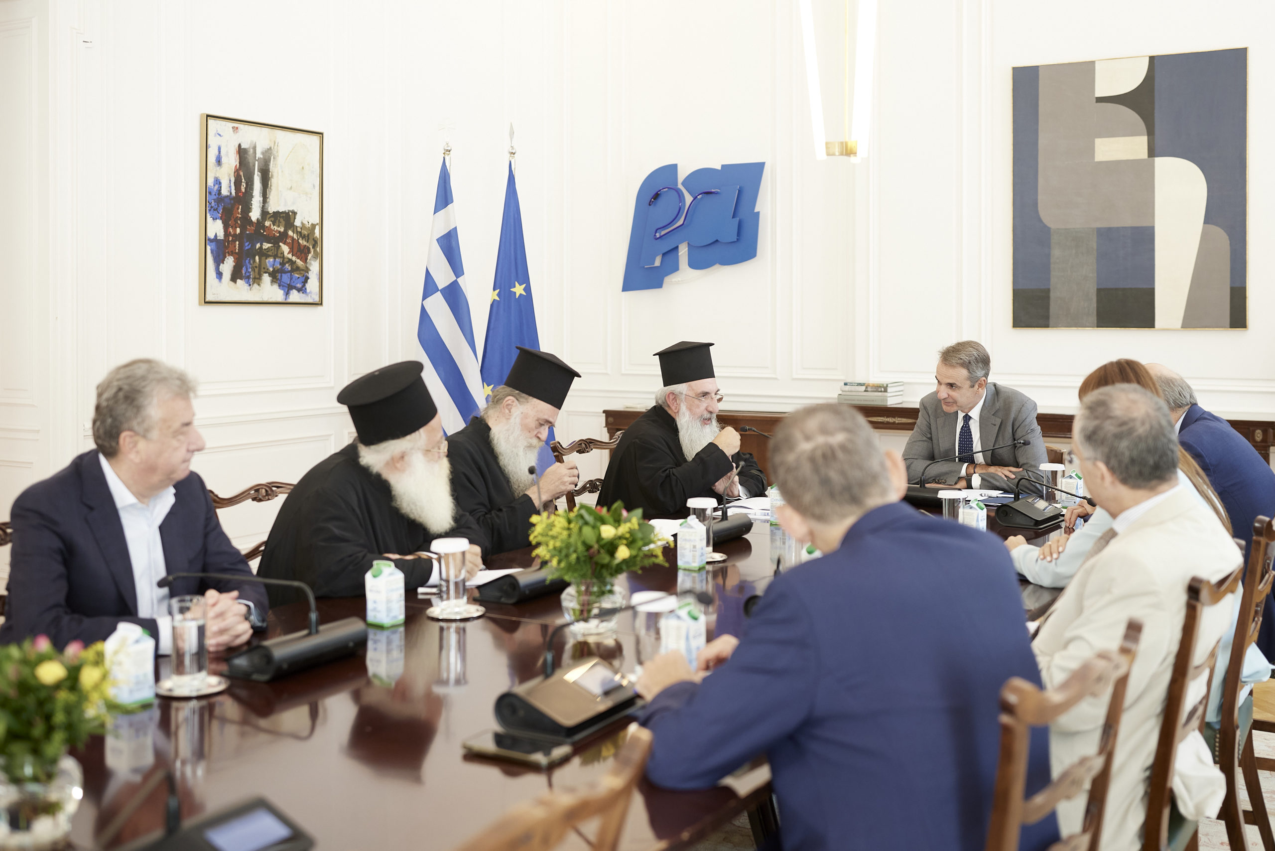 Κυριάκος Μητσοτάκης συναντήθηκε στο Μέγαρο Μαξίμου με αντιπροσωπεία της Εκκλησίας της Κρήτης