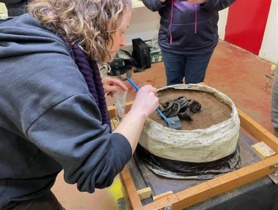 Φωτογραφία: GUARD Archaeology Ltd The Penannular Bar Bracelets.