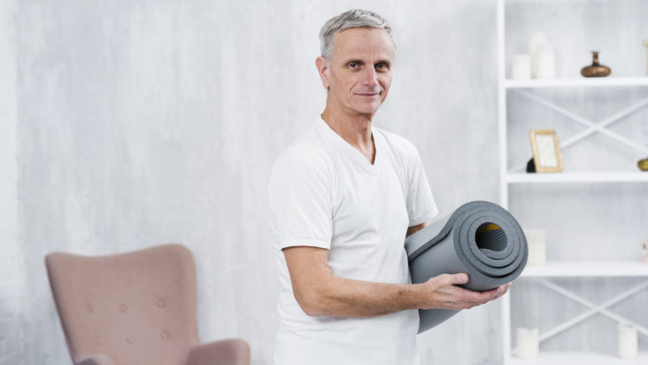 Ύπνος: Ειδικός αποκαλύπτει την άσκηση γιόγκα που θα σας βοηθήσει να κοιμηθείτε «σαν μωρό»