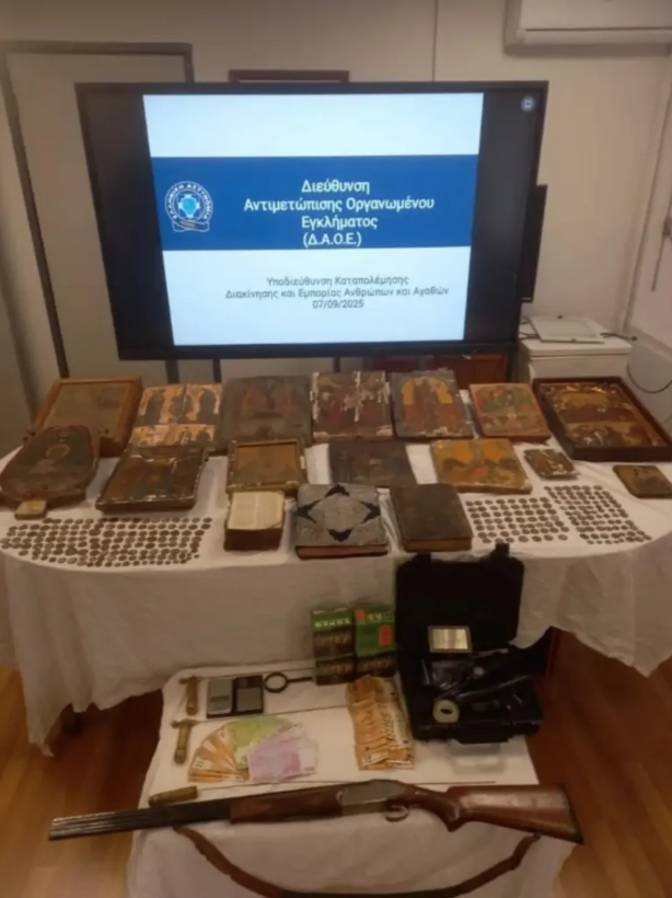 Μέγα Σπήλαιο αρχαιοκαπηλία 