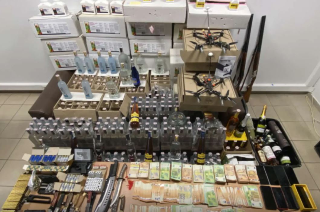 Θεσσαλονίκη: Εξαρθρώθηκε κύκλωμα που εισήγαγε από την Ουκρανία λαθραία ποτά και φυτοφάρμακα – Οι κρύπτες και οι κωδικές ονομασίες