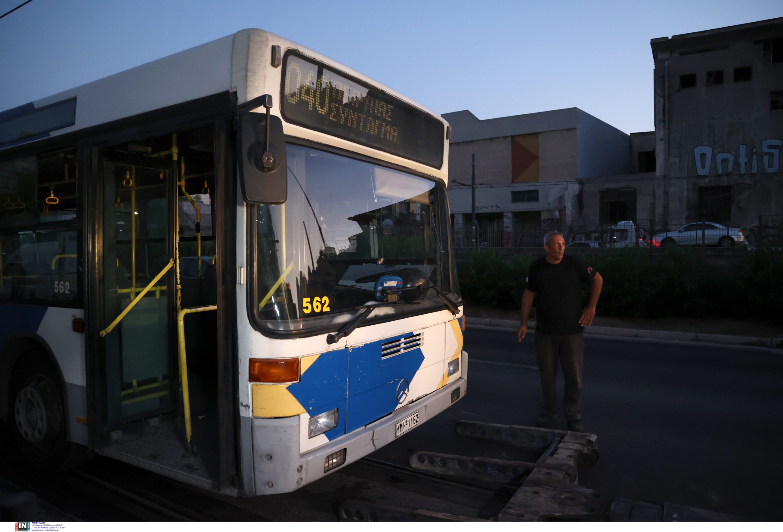 Τροχαίο, Πειραιάς, Τραμ, Λεωφορείο