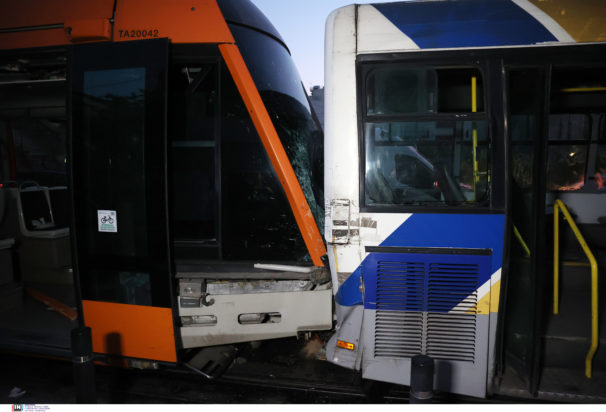 Τροχαίο, Πειραιάς, Τραμ, Λεωφορείο