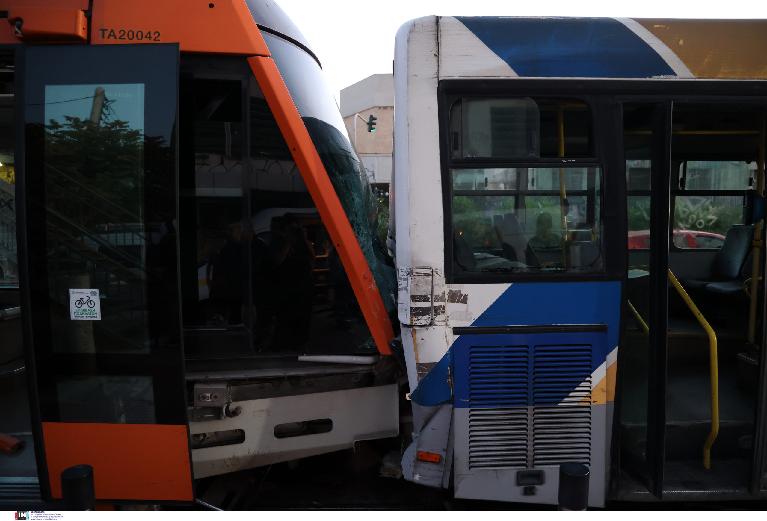 Τροχαίο, Πειραιάς, Τραμ, Λεωφορείο