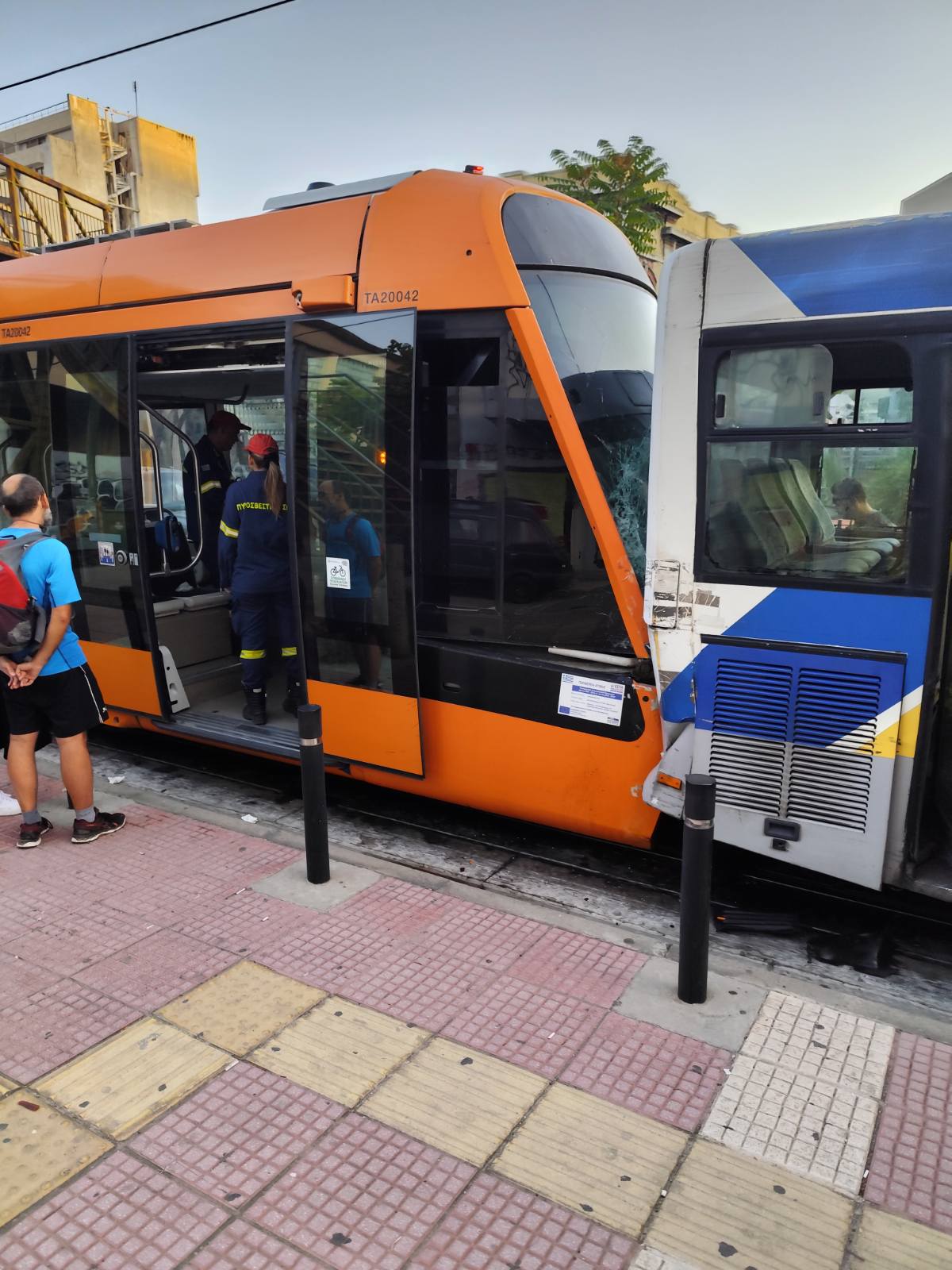 Τροχαίο, Πειραιάς, Τραμ, Λεωφορείο