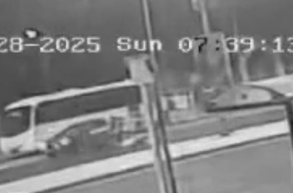 Θεσσαλονίκη: Η στιγμή που αυτοκίνητο παρασύρει την 40χρονη – Νοσηλεύεται στη ΜΕΘ σε κρίσιμη κατάσταση – ΒΙΝΤΕΟ