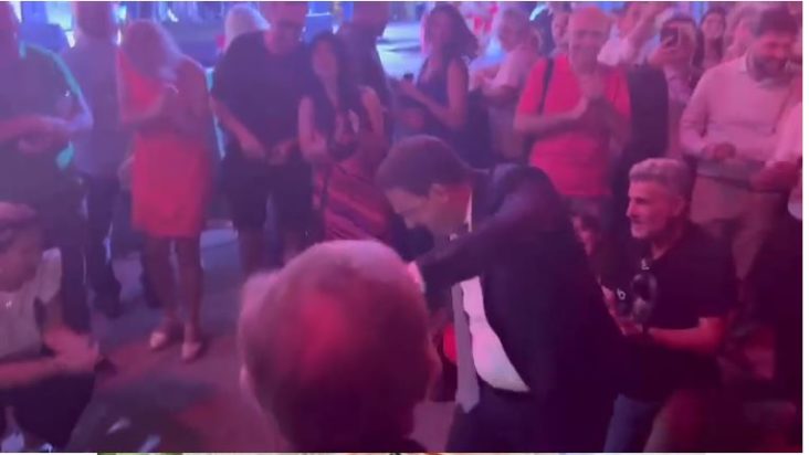 Το ζεϊμπέκικο του Κώστα Τσουκαλά στα γενέθλια του ΠΑΣΟΚ