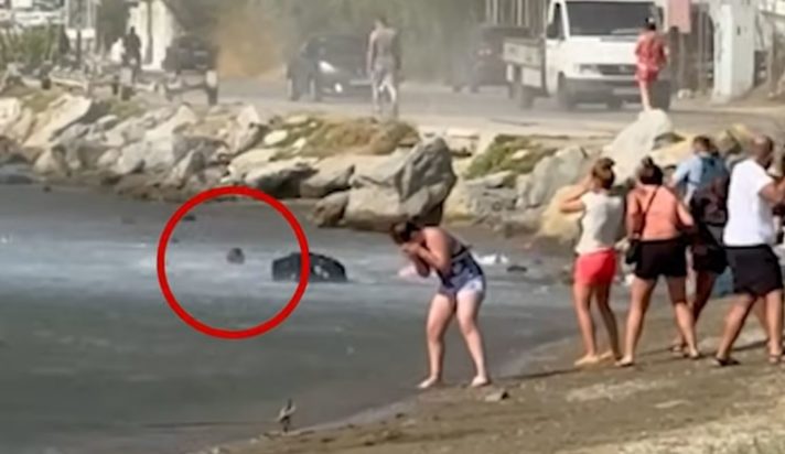 Σκιάθος: Τουρμπίνες αεροπλάνου εκτόξευσαν βαλίτσες