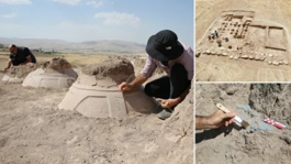 Ανακαλύφθηκε το μεγαλύτερο αποθηκευτικό κέντρο της Εποχής του Σιδήρου – οι 76 πίθοι με μετρήσεις σε σφηνοειδή γραφή στην αρχαία Αρμενία. Φωτογραφία: ΑΑ