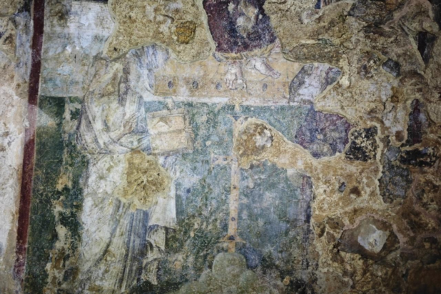 Εκπληκτική ανακάλυψη στο «Σπήλαιο της Βάπτισης» σε αρχαία ελληνική πόλη - Ήρθαν στο φως τοιχογραφίες με τη μορφή του Ιησού και της Παναγίας