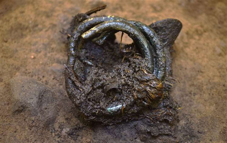 Φωτογραφία: GUARD Archaeology Ltd The Penannular Bar Bracelets