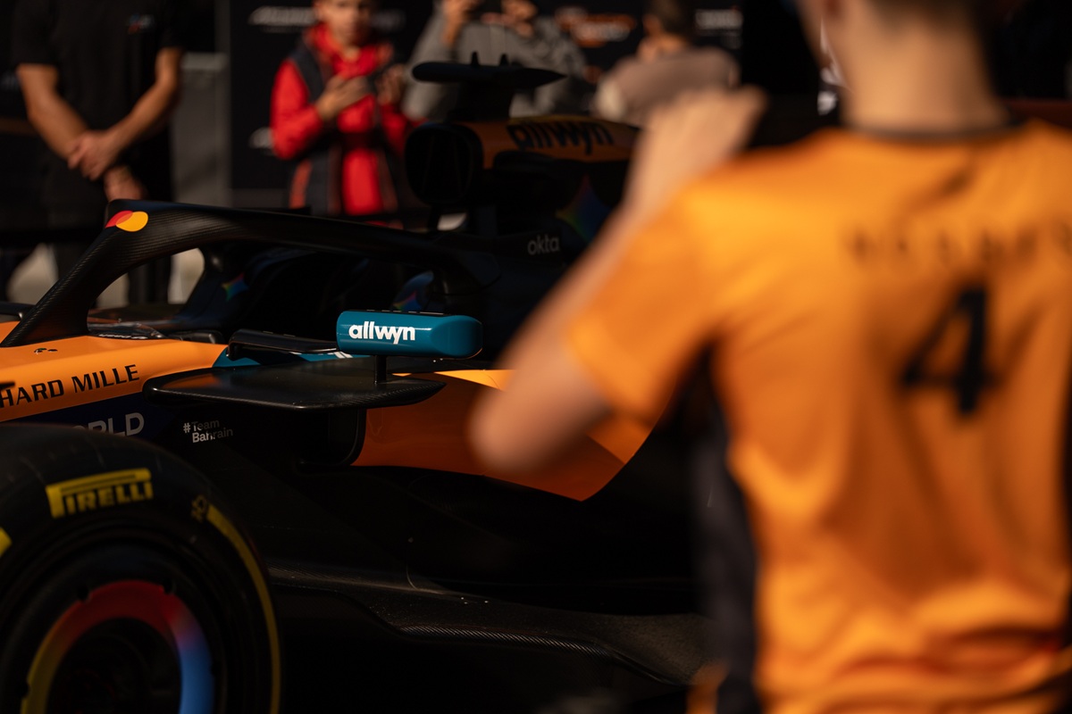 Το εντυπωσιακό showcar της McLaren F1 Team