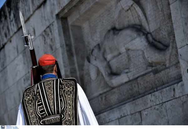 Mνημείο του Άγνωστου Στρατιώτη, Σύνταγμα