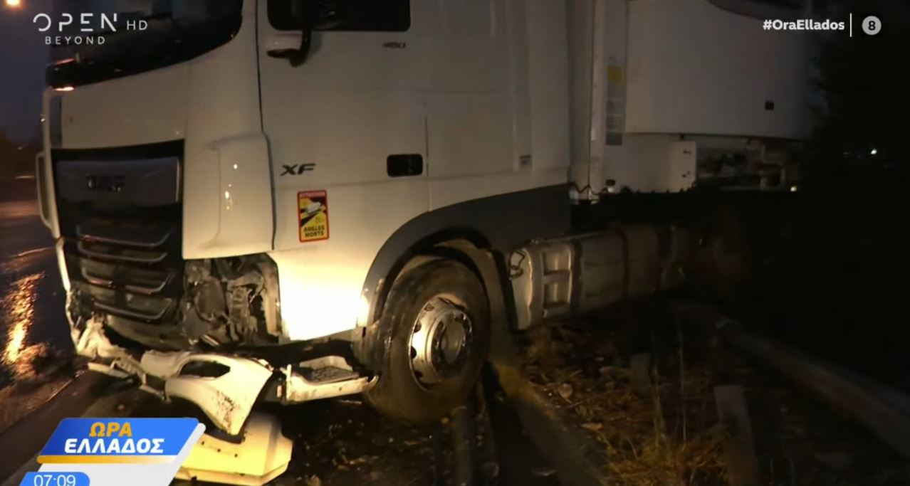 Θεσσαλονίκη: Νταλίκα «δίπλωσε» στο Δερβένι – Κλειστή η δεξιά λωρίδα