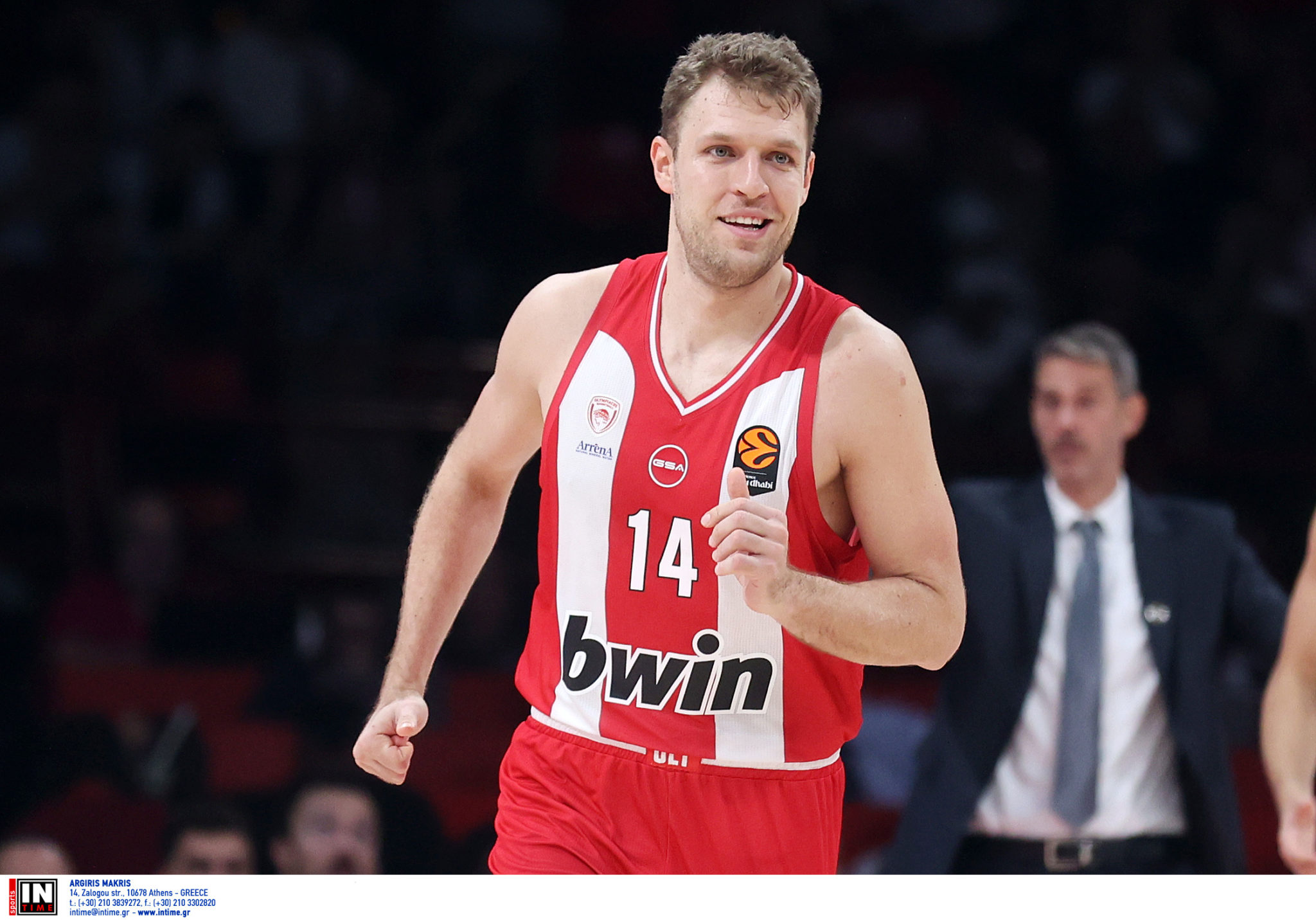 Σάσα Βεζένκοφ, Ολυμπιακός - Ντουμπάι