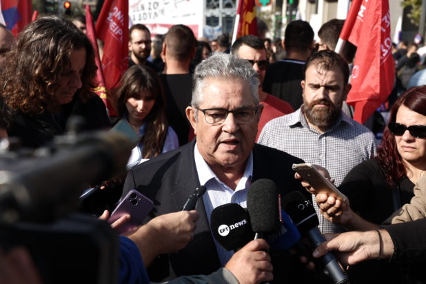 Δημήτρης Κουτσούμπας, Προπύλαια