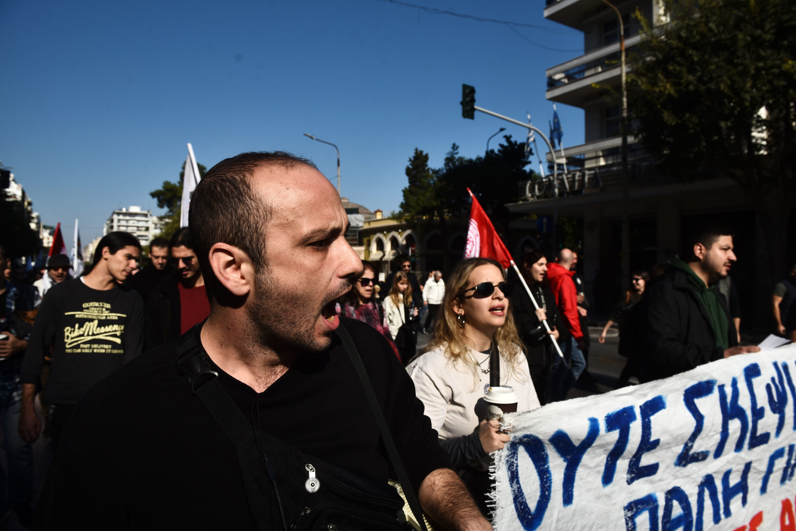 Απεργία, συγκεντρώσεις, Σύνταγμα