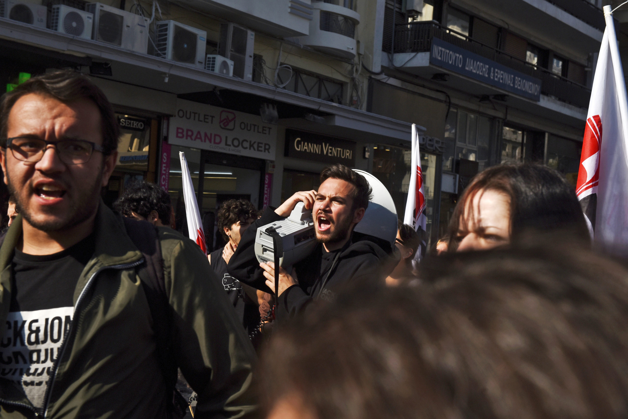 Απεργία, συγκεντρώσεις, Σύνταγμα
