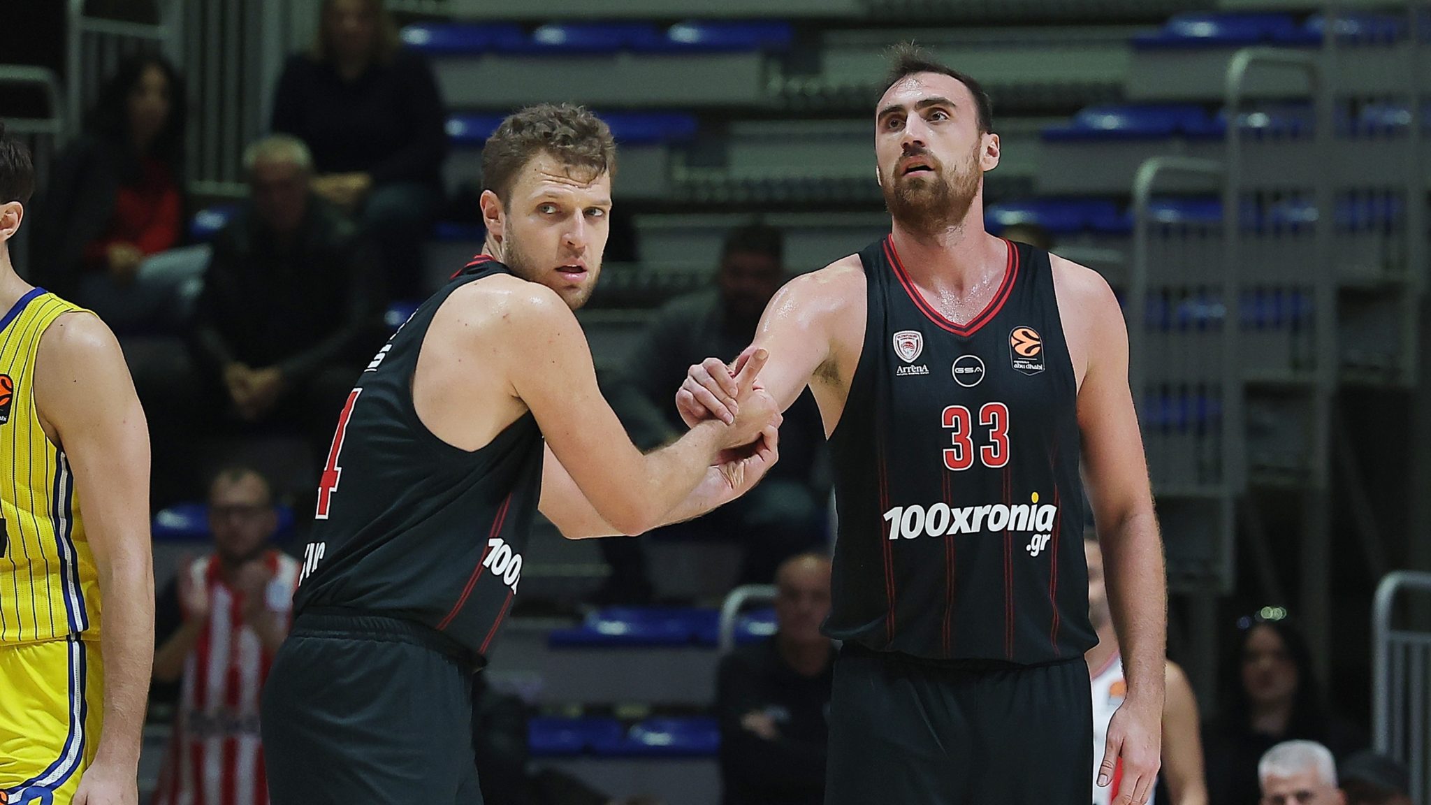 Σάσα Βεζένκοφ, Νίκολα Μιλουτίνοφ, Ολυμπιακός