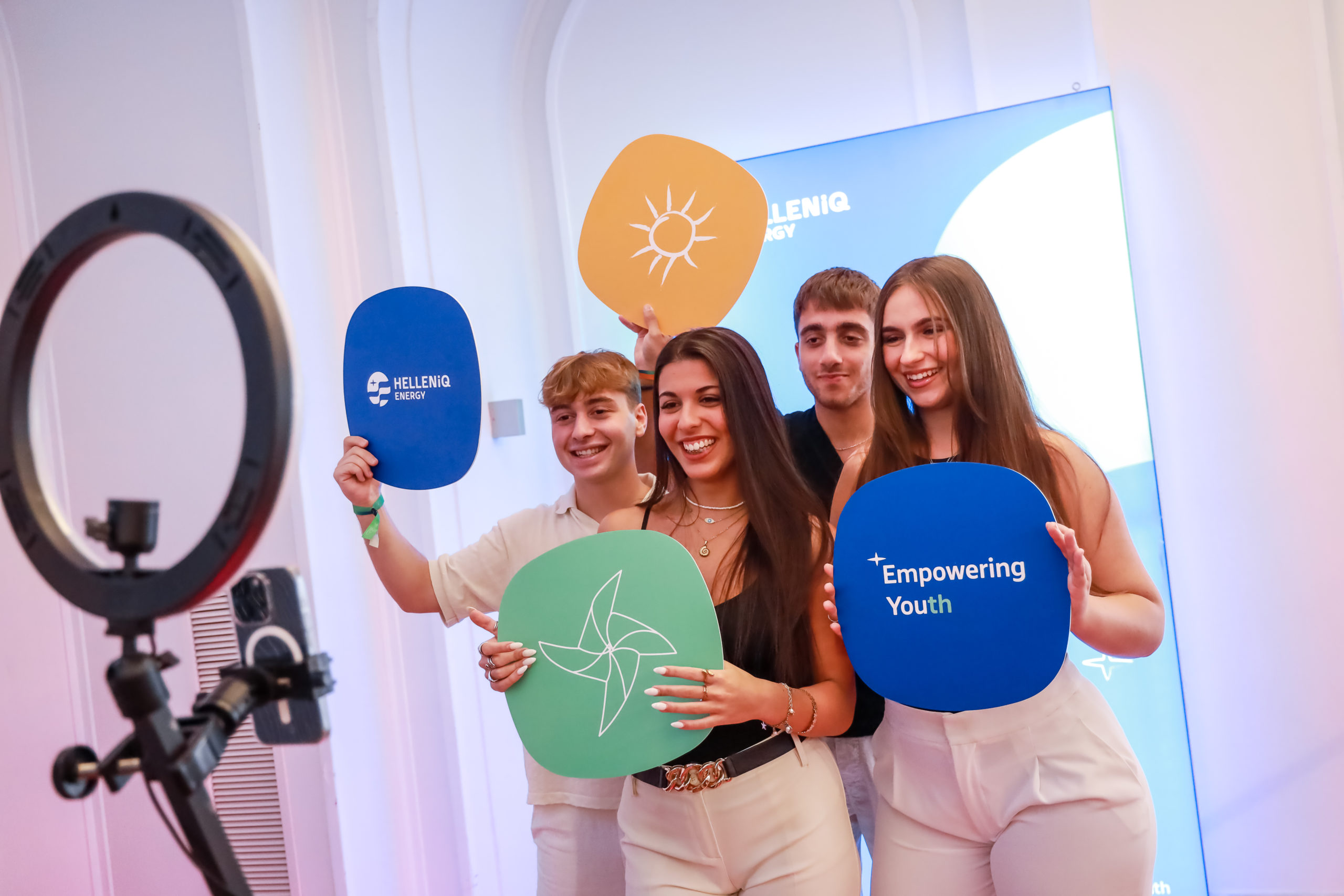  Μαθητές από σχολεία της Κοζάνης που βραβεύθηκαν για τις άριστες επιδόσεις τους και πέτυχαν την εισαγωγή τους στην Τριτοβάθμια Εκπαίδευση.