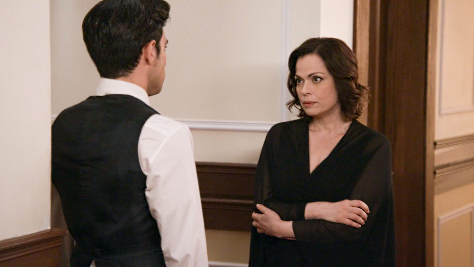 Grand Hotel: Η Κυβέλη εκλιπαρεί τον Ρήγα να σώσει την Αλίκη με κάθε τρόπο