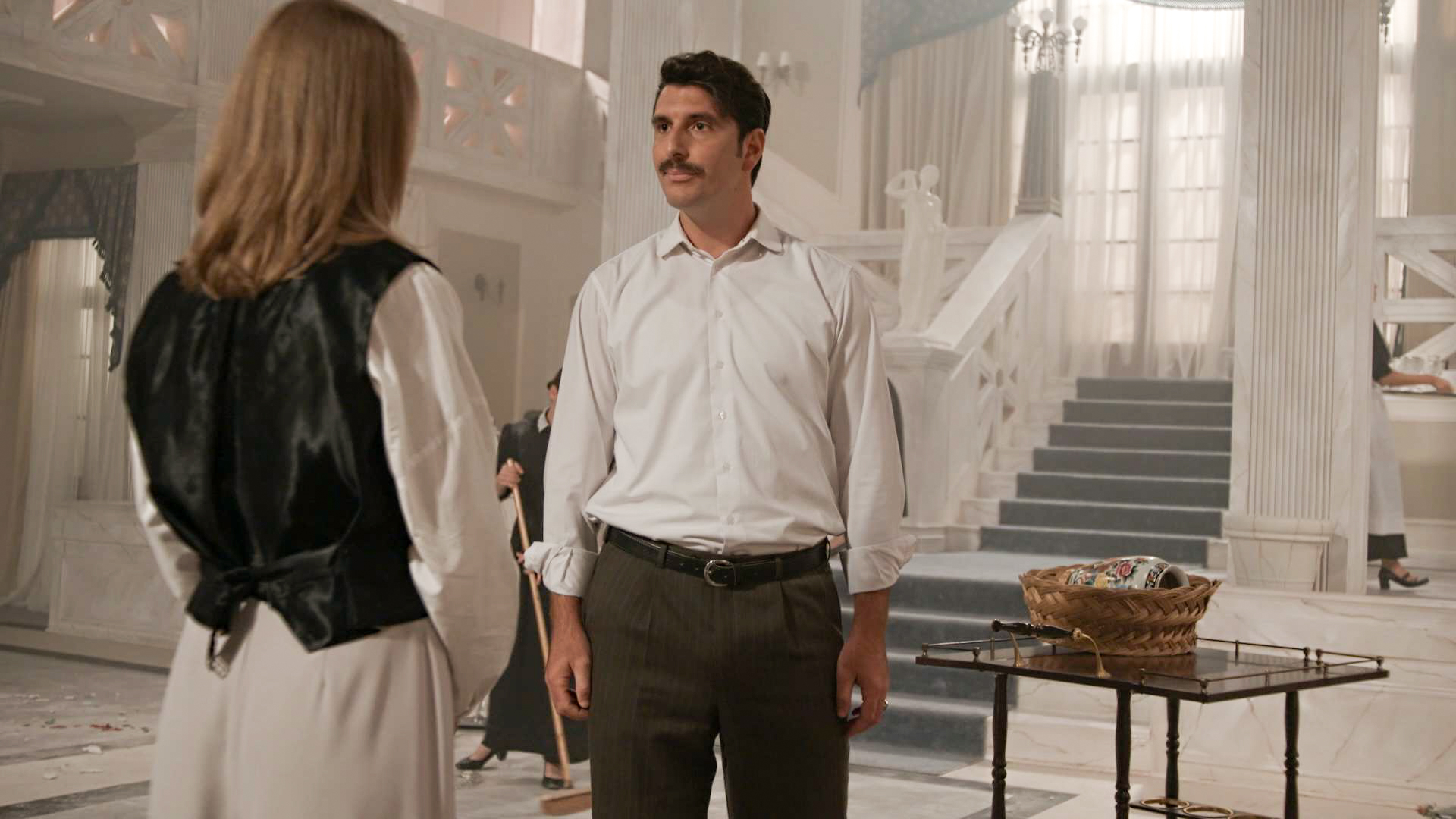 Grand Hotel: Γιατί η Φρίντα, η αγαπημένη φίλη της Αλίκης, χαστουκίζει τον Ρήγα;