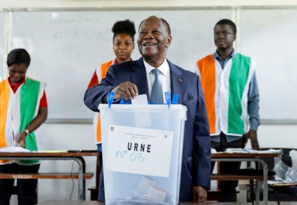 ΟΥΑΤΑΡΑ ΑΚΤΗ ΕΛΕΦΑΝΤΟΣΤΟΥ