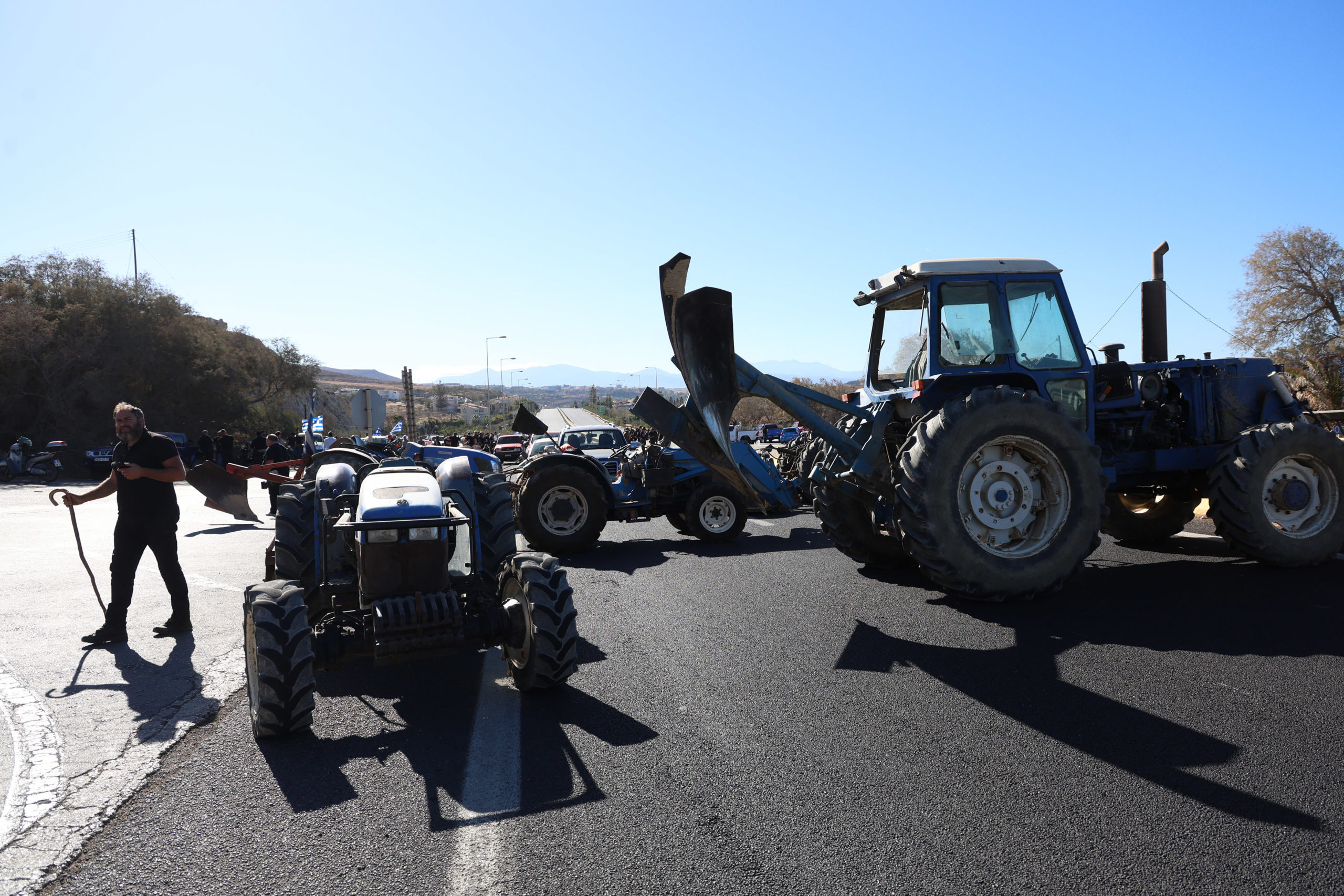 Ηράκλειο: Μηχανοκίνητη πορεία αγροκτηνοτρόφων στους δρόμους της πόλης – ΒΙΝΤΕΟ